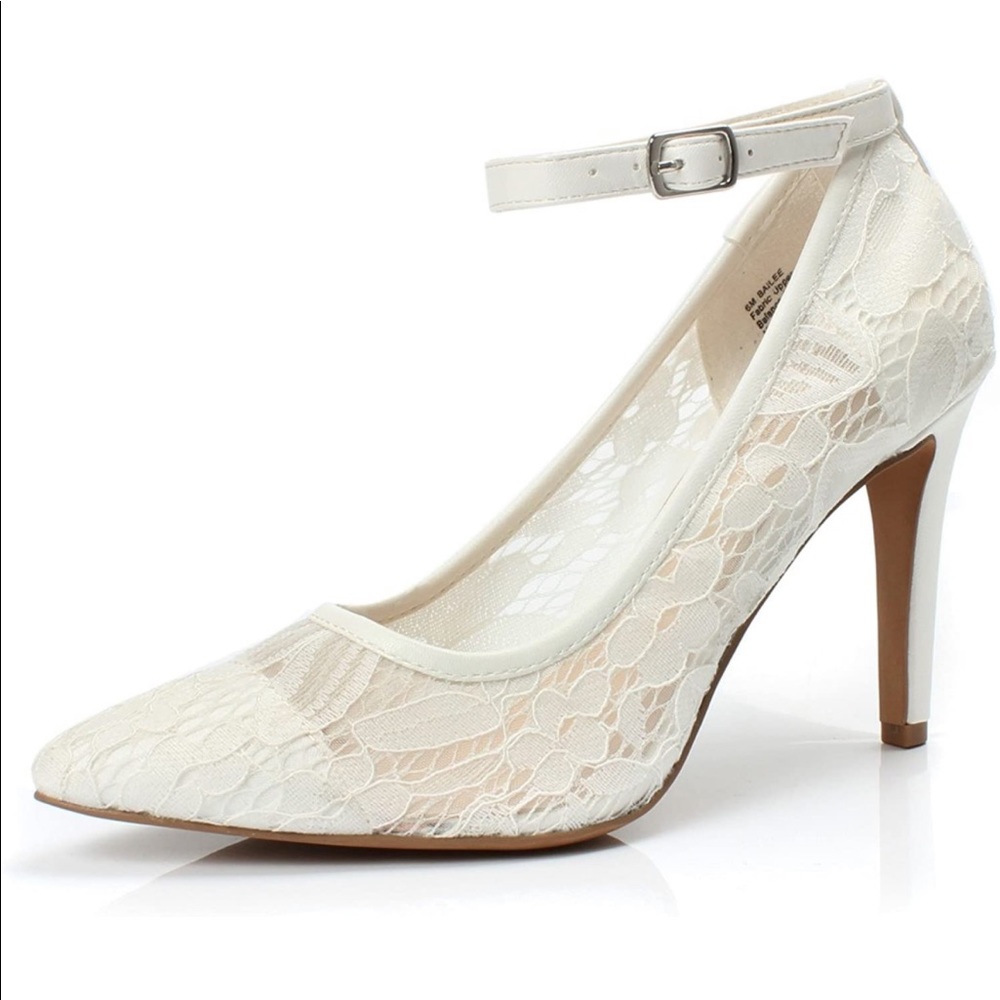SOLD. Dunion white lace Heel stiletto